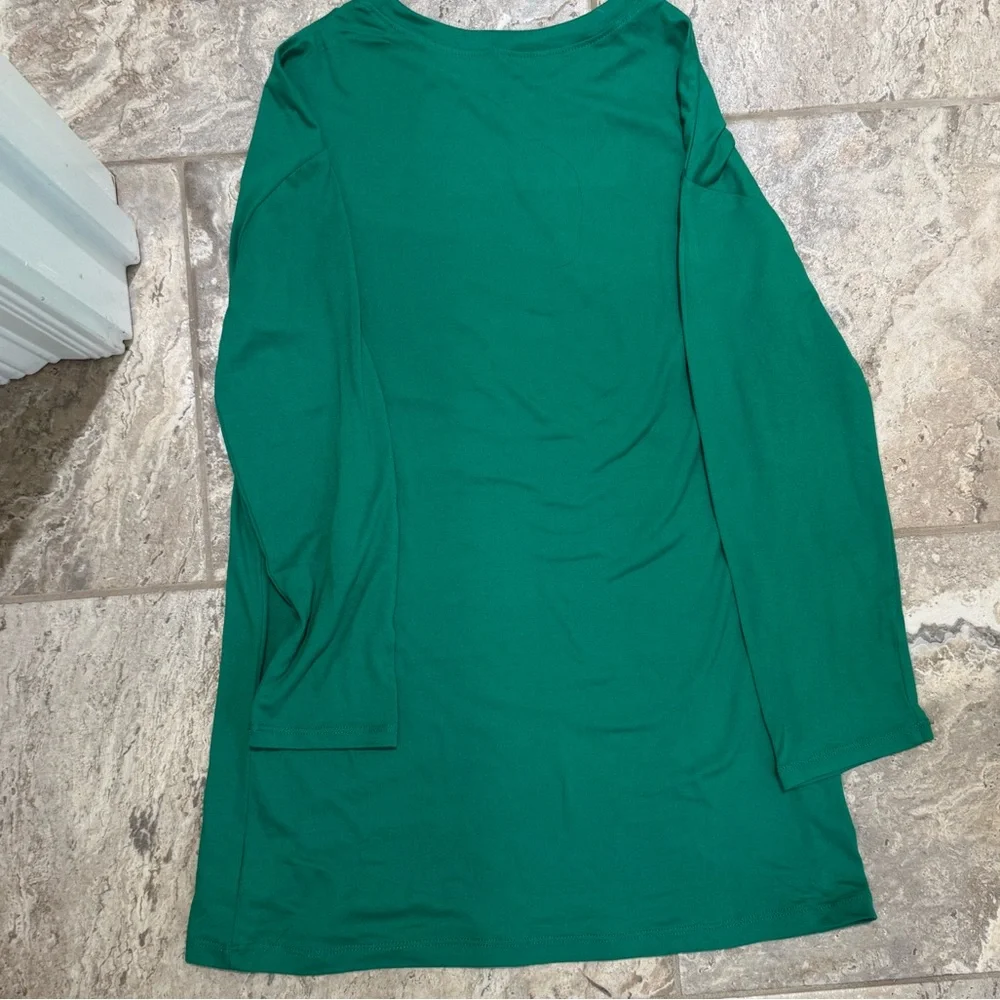 NWT Size Medium Green Reindeer Graphic Long Sleeve Pajama Shirt